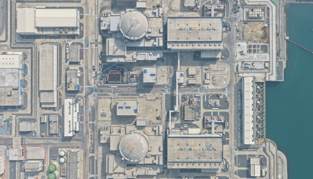 “华龙一号”大湾区首个自主三代核电一期全面建成，年发电量可供200万人使用。中新社