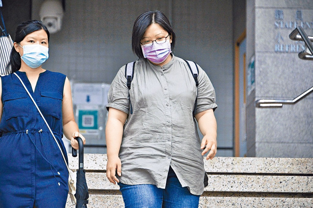 被告周翠英虐兒罪名成立，被判入獄4個半月。