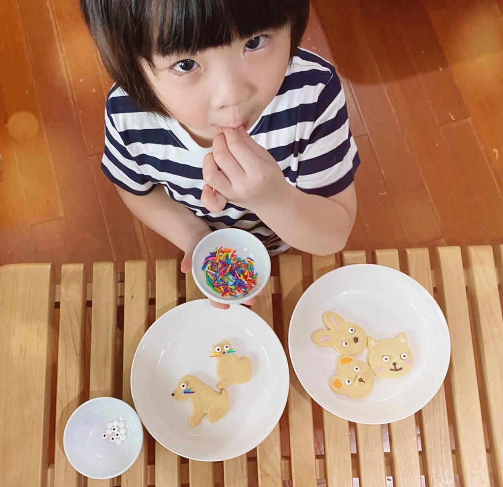 活動可提升兒童解難、探索、欣賞、小肌肉、自理、語言能力,增加視覺、觸覺、嗅覺和本體覺的刺激。 活動可提升兒童解難、探索、欣賞、小肌肉、自理、語言能力,增加視覺、觸覺、嗅覺和本體覺的刺激。