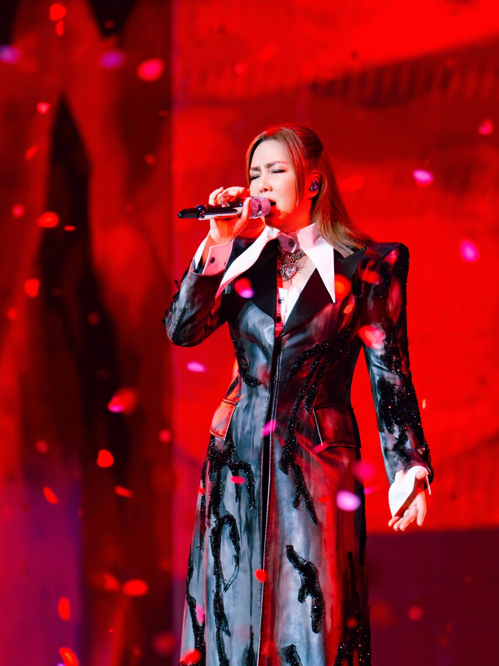 衛蘭2026紅館演唱會將重新演繹〈大哥〉、〈心亂如麻〉等經典金曲。