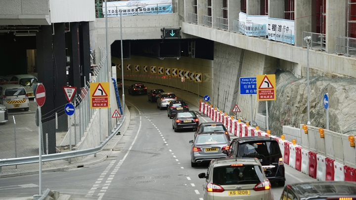 將藍隧道通車逾一個半月，當局指有效令將軍澳隧道車龍縮短。資料圖片