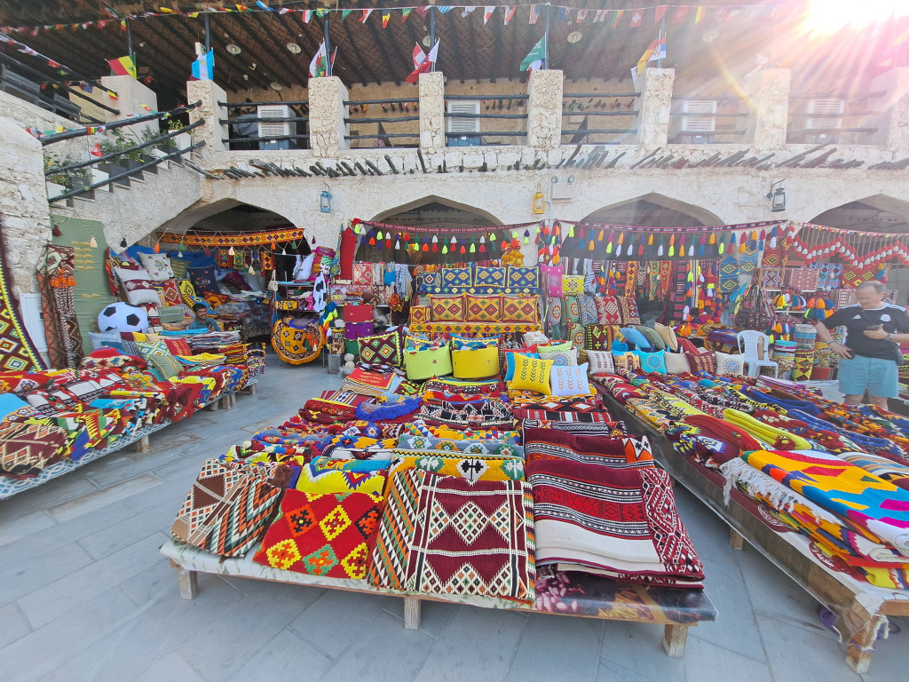 多哈傳統市集Souq Warif，吸引大批遊客前往。
