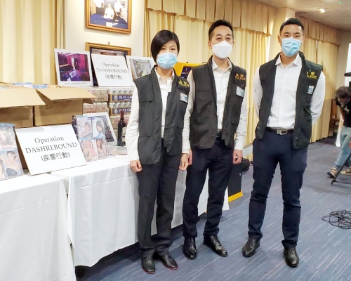 警方講解案情。
