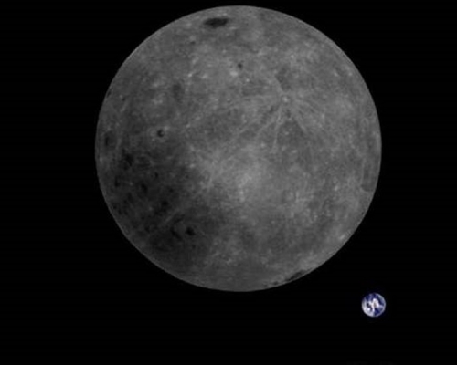 英媒盛赞这是迄今最美的同框照。网图