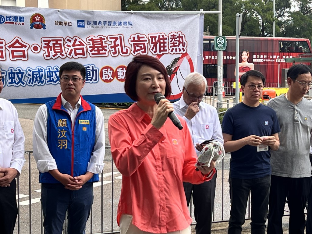 全國人大常委、民建聯九龍中立法會議員李慧琼表示,民建聯已向政府提出建議,須密切監察各區蚊患指數及評估風險。 全國人大常委、民建聯九龍中立法會議員李慧琼表示,民建聯已向政府提出建議,須密切監察各區蚊患指數及評估風險。