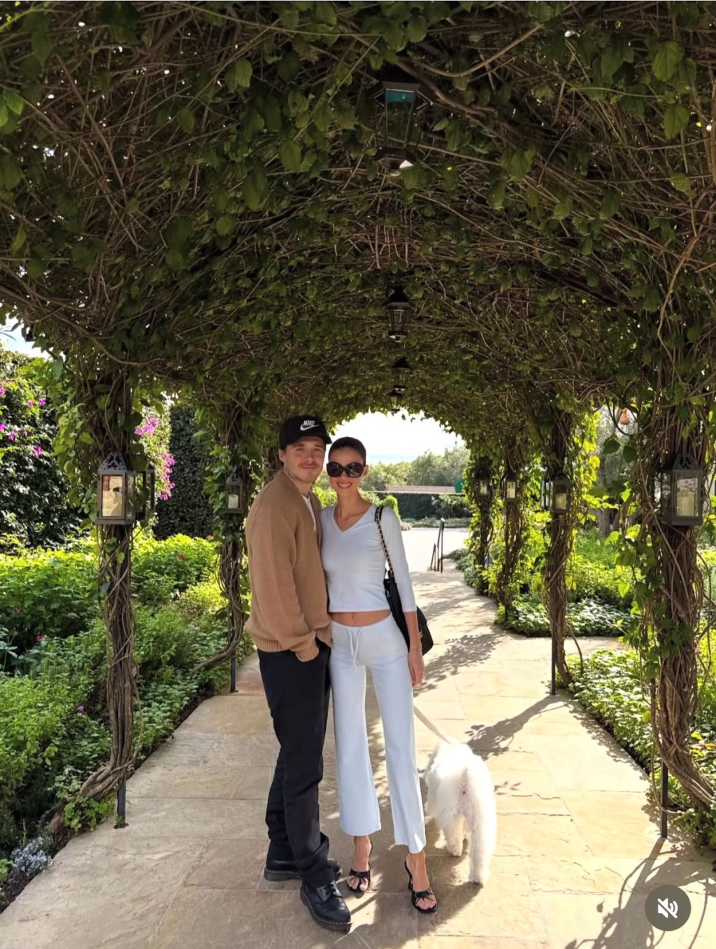 近日，Brooklyn與妮歌娜到聖芭芭拉度假，並品嚐世界上最貴紅酒。