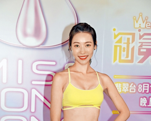 王嫿嫿直認父母在加拿大曾經營超市生意，但就指他們已退休。