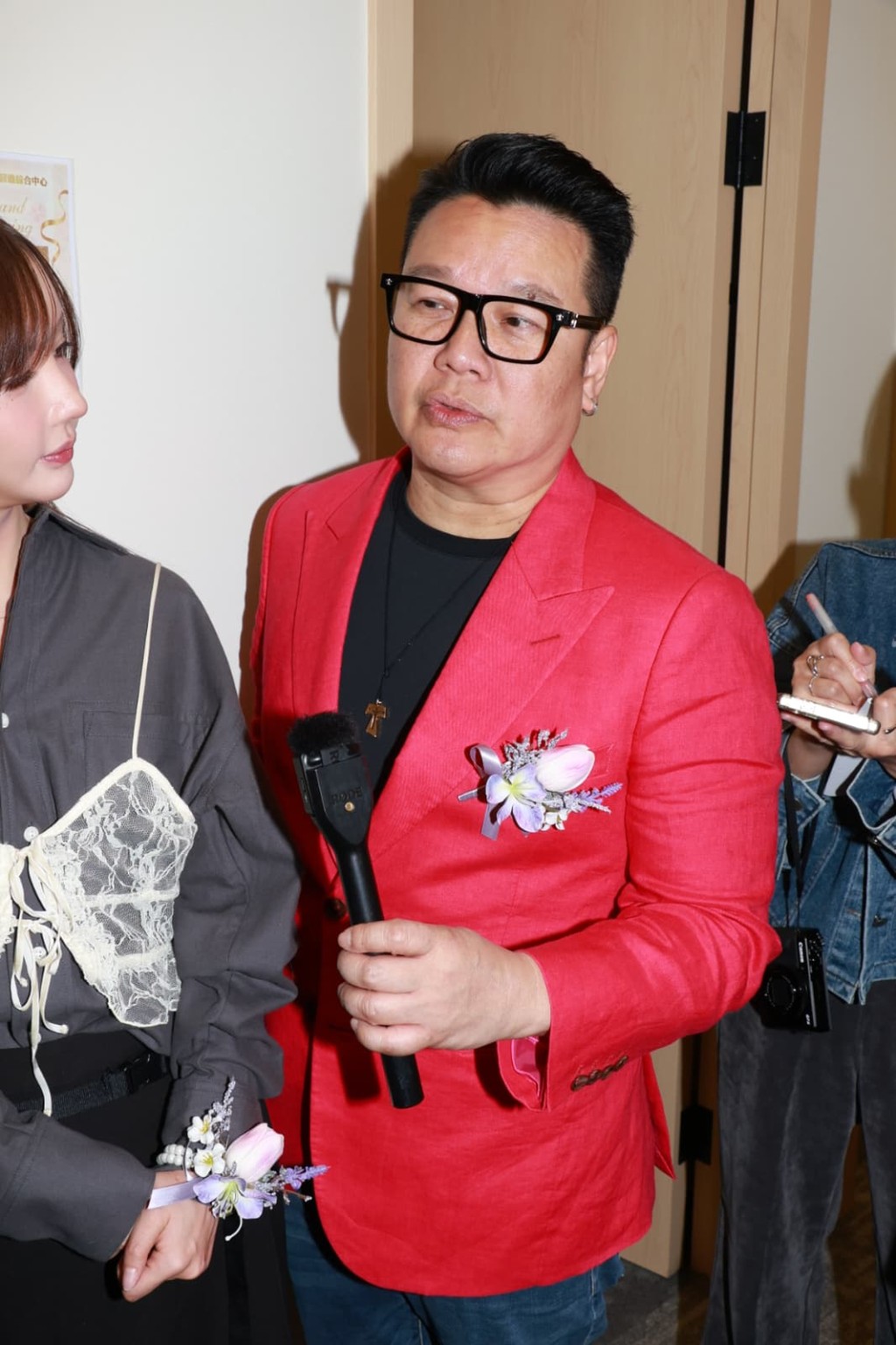 漢陽對住女醫生感尷尬。