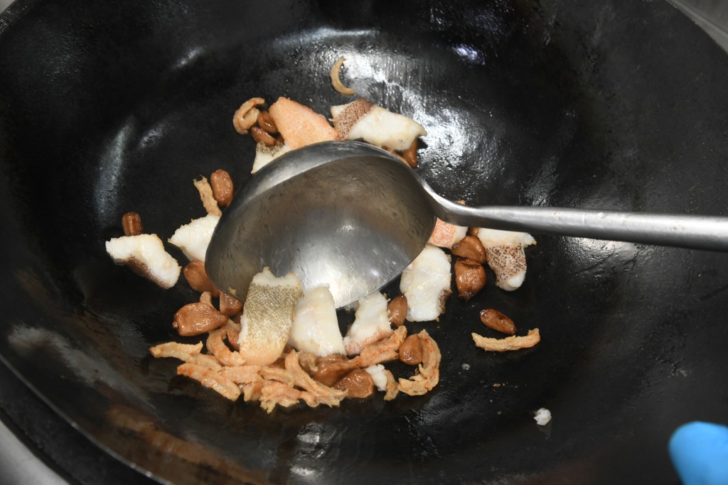 三疉脆柚皮是傳統菜的變奏版。