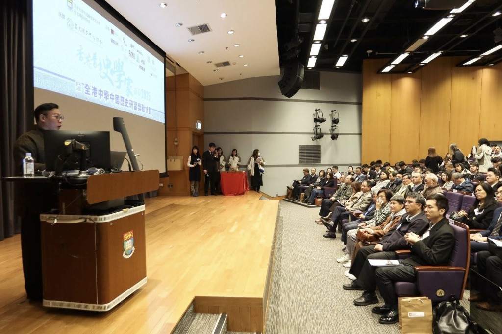 張國鈞出席「全港中學中國歷史研習獎勵計劃」暨「香港青年史學家年奬」的頒獎典禮。