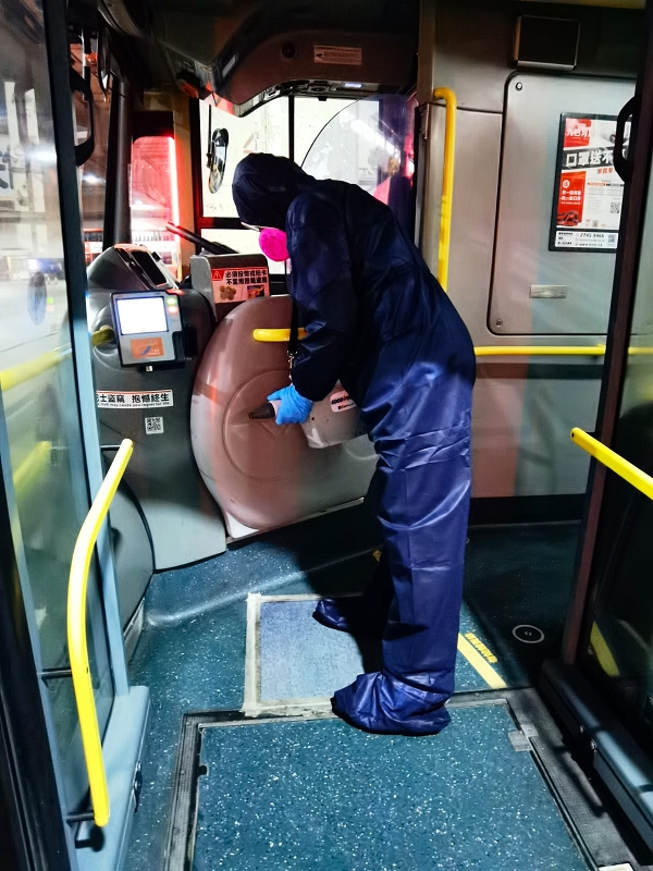 九巴已安排清潔工進行徹底清潔及消毒。九巴圖片