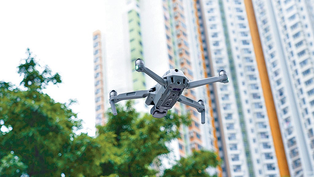 房署使用「無人機」拍攝視頻，進行高空檢查樹冠、樹梢及樹枝。