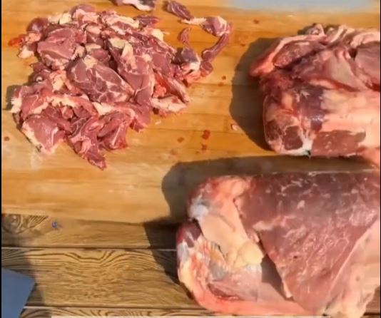 趙雄與34位親人由青海自駕到雲南過年，帶備大量食材，沿途自己煮食。