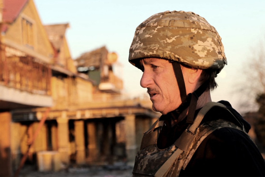 辛潘早前到烏克蘭拍俄烏戰爭的紀錄片。