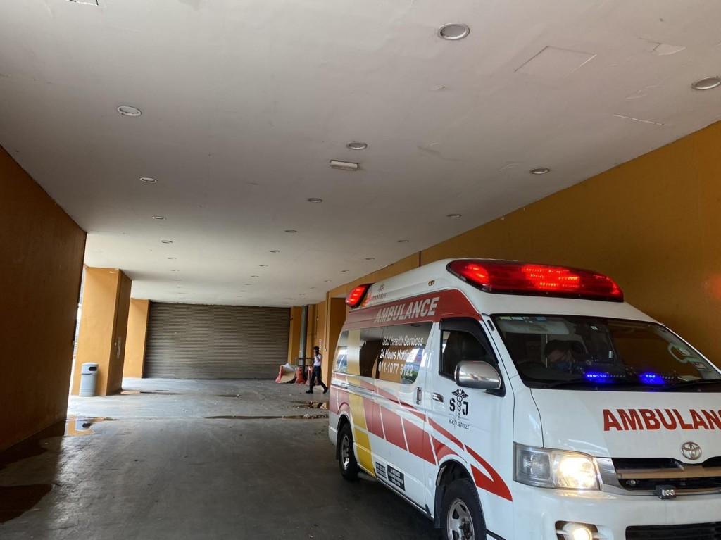 泰國有救護車搶救傷者期間，被人一度偷走。網絡圖片