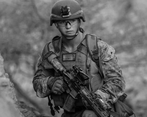 美國海軍陸戰隊士兵麥克羅姆原本下月將成為人父,最後命喪喀布爾機場。網圖