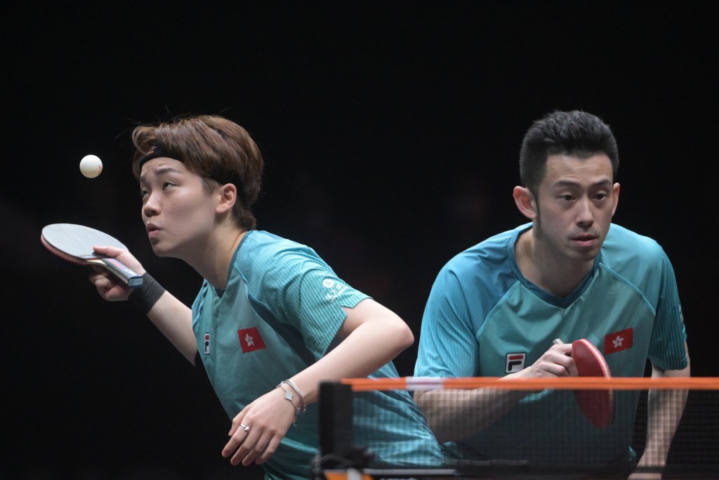 港队黄镇廷、杜凯琹周三出战WTT新加坡站混双8强战对上西班牙组合。中新社