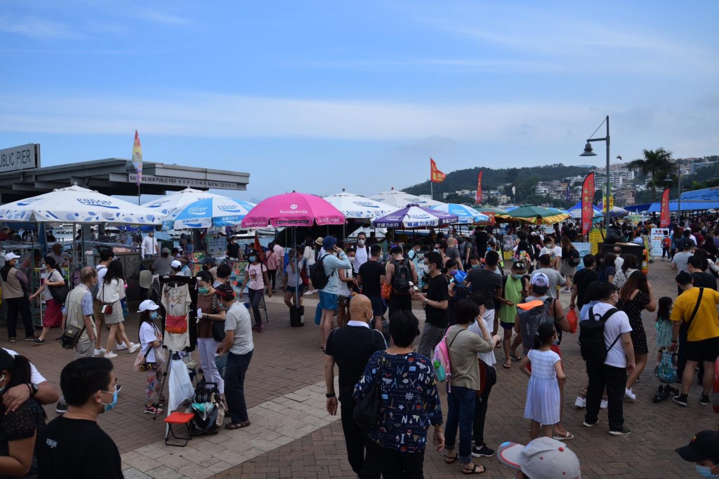 西貢人山人海