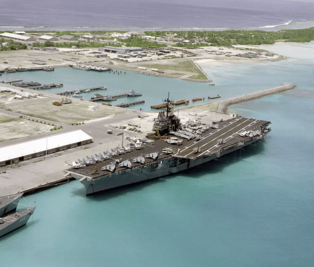 特朗普再度發出強硬訊號，揚言若德黑蘭拒絕達成協議，美方或動用位於印度洋的迪亞戈加西亞島美軍軍事基地，對伊朗採取行動。維基圖片