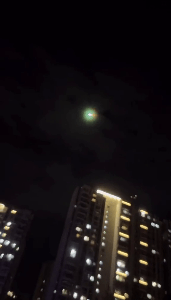 速度極快,散發藍綠色光芒,福建多地夜空現UFO? 網片截圖 速度極快,散發藍綠色光芒,福建多地夜空現UFO? 網片截圖