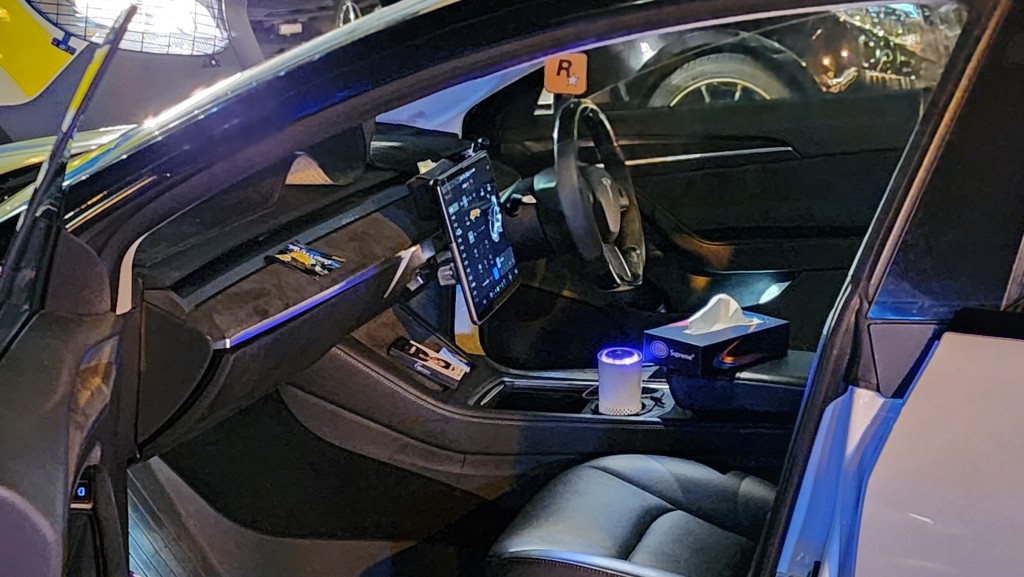 警方在車內搜出大量毒品。黃文威攝