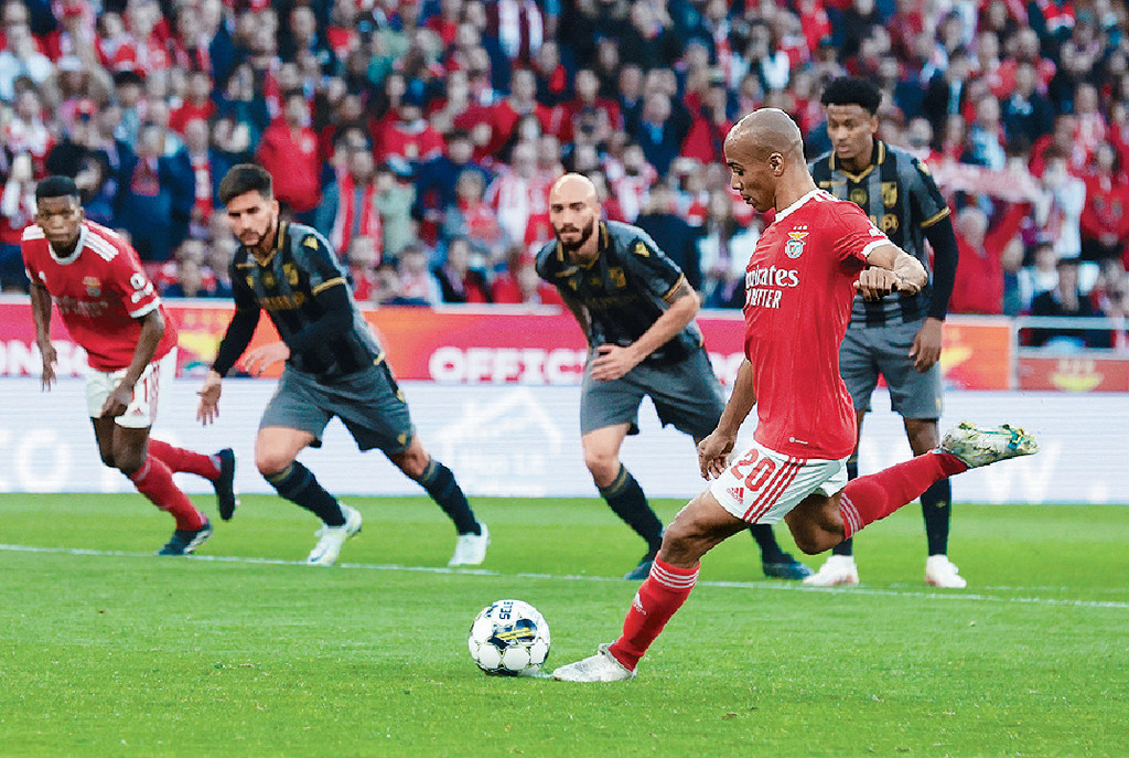 ■祖奥马里奥（右），本季欧联8次上阵，贡献6入球2助攻。