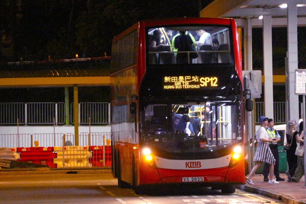 其中路線SP12一站直達新田皇巴站。九巴圖片。 其中路線SP12一站直達新田皇巴站。九巴圖片。