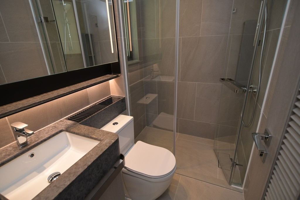 浴室設計高雅，同樣採乾濕分離設計。