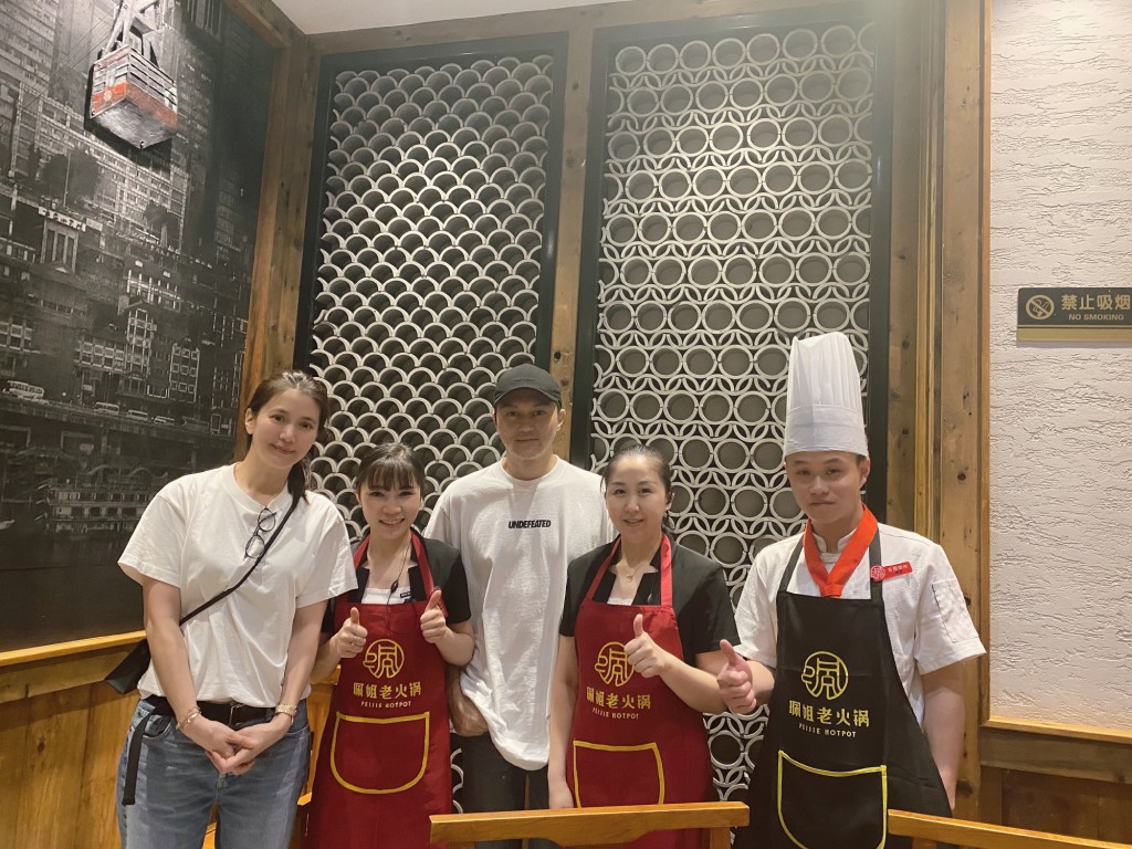 靚靚同Chilam 被發現到火鍋店開餐,素顏的靚靚被網友大讚超高顏值。