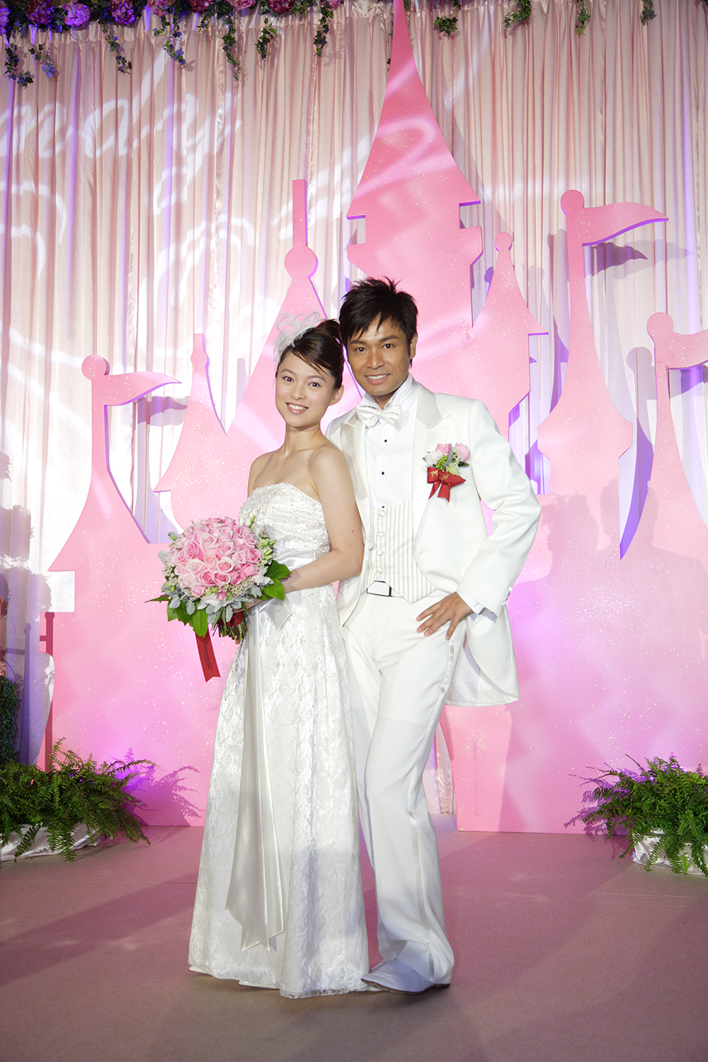 郭晉安與歐倩怡2006年在主題樂園舉行童話式婚禮。