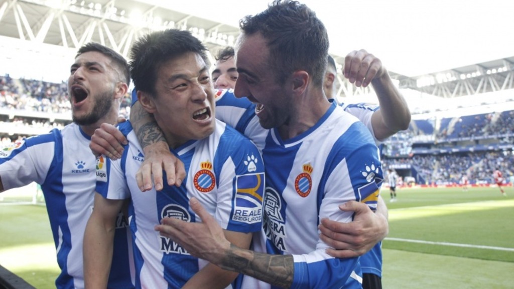 武磊(中)打破兩年入球荒，興奮莫名。愛斯賓奴官網圖片