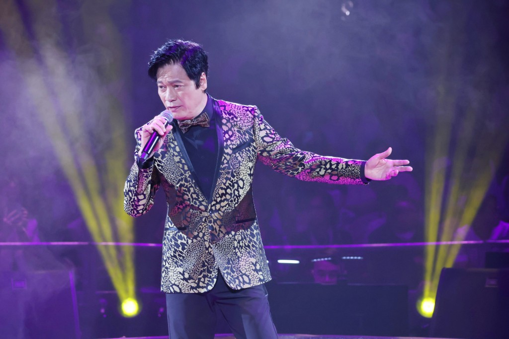 從北京特意回港的羅嘉良獻唱了《季節》、《近代豪倈傳》，他說煇哥和霑叔是香港樂壇瑰寶。