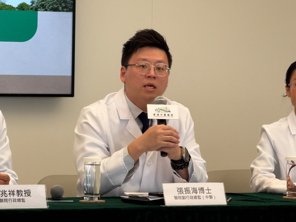 張振海指，專病項目的目標是整合服務內容，讓更多人認識中醫治療在某些專病上的優勢。伍萬庭攝