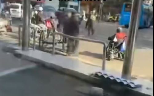 福建有城管与老人口角，用身体将对方撞死。抖音