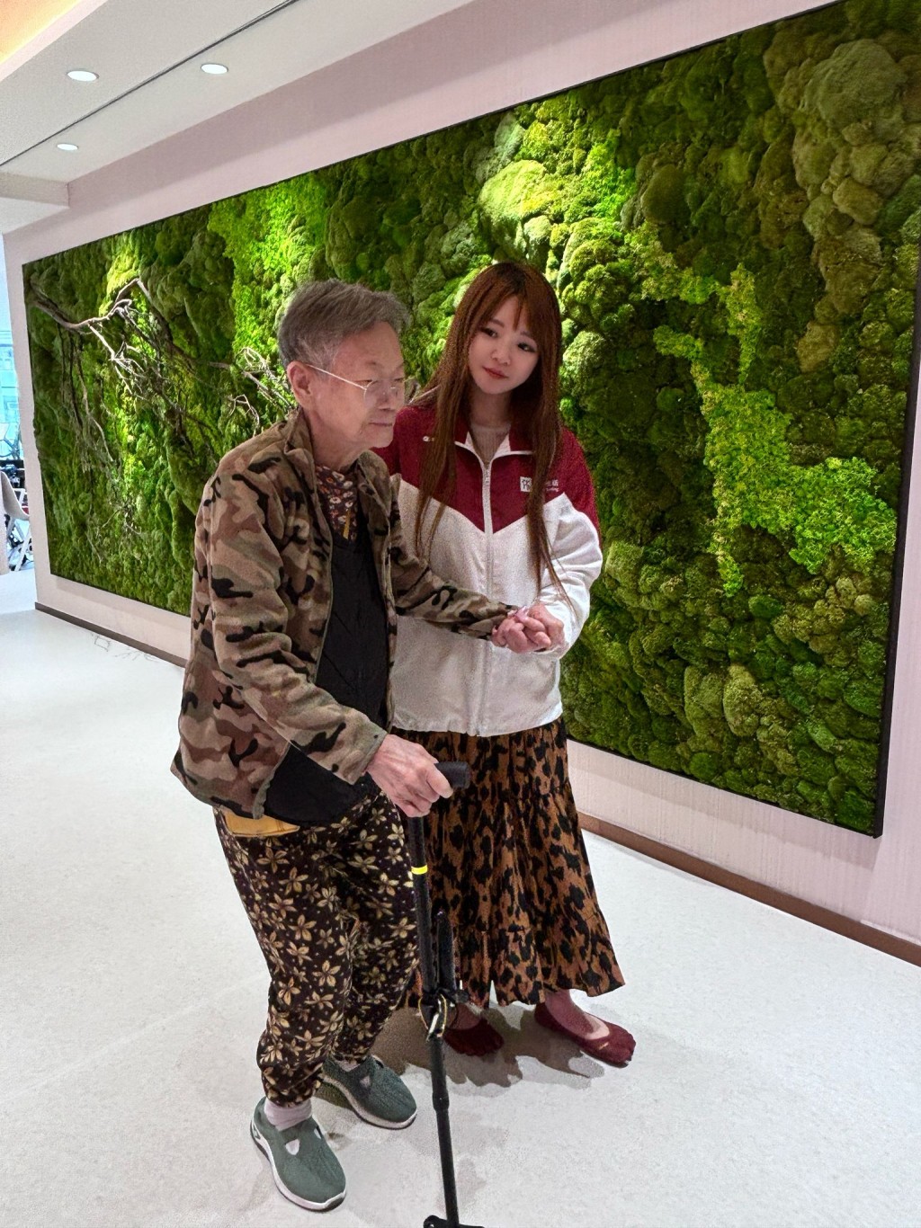 除了貓店長外,店內亦有資深物理治療師長期服務不同身體狀況的長者。 除了貓店長外,店內亦有資深物理治療師長期服務不同身體狀況的長者。