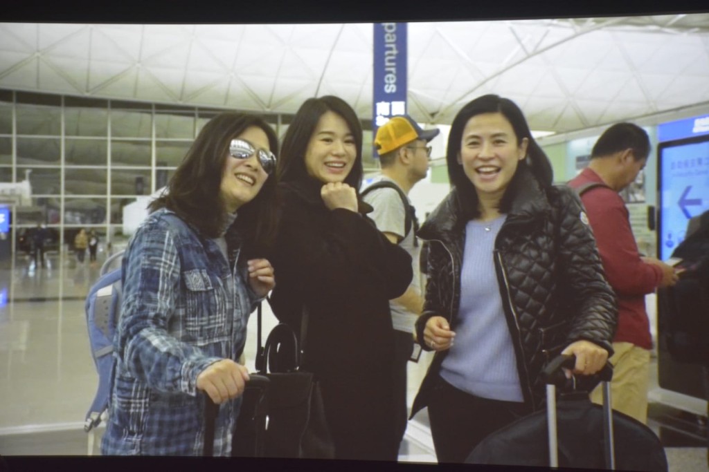 Flora与胡杏儿、宣萱结缘于TVB。