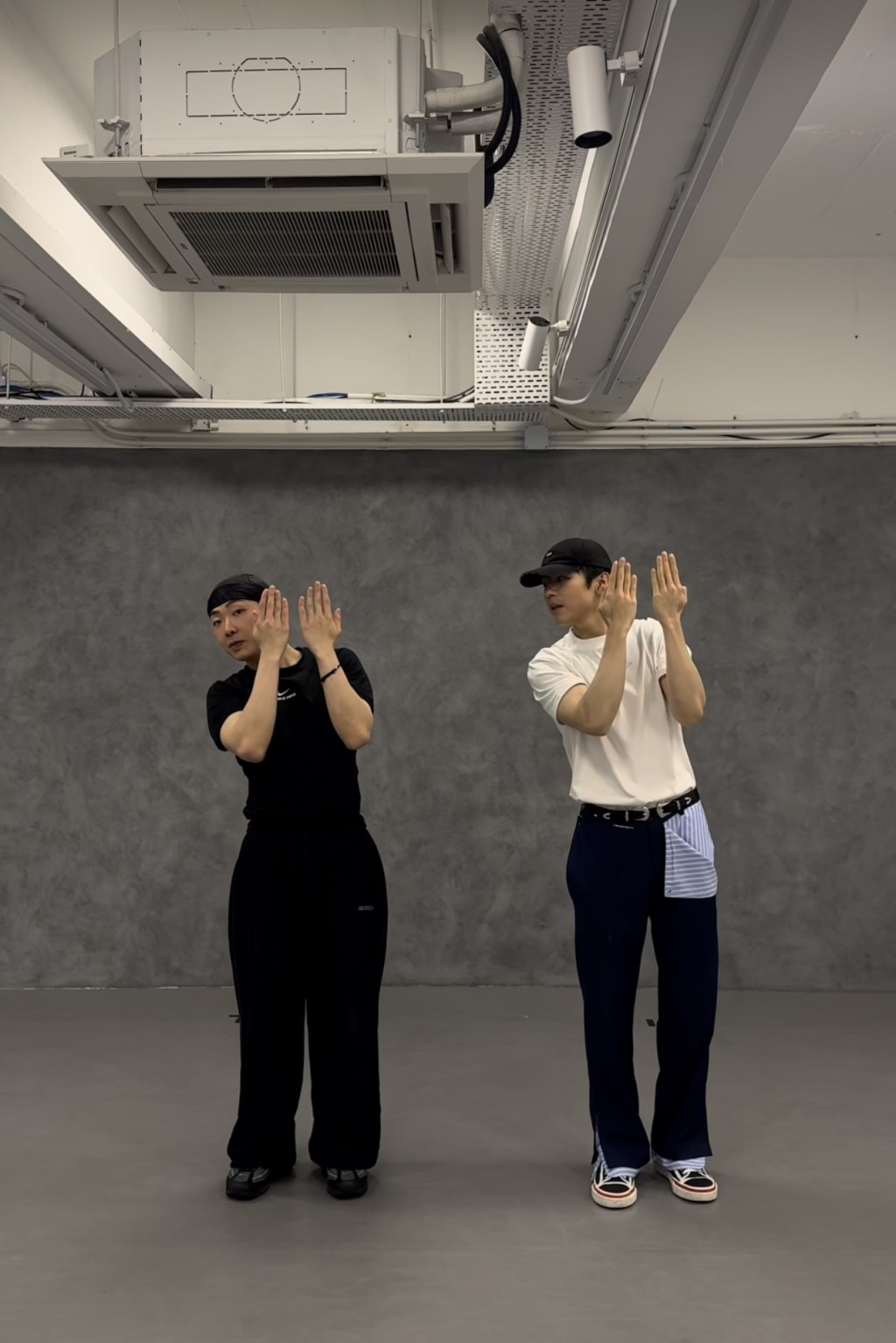 由Ian充當舞蹈老師。