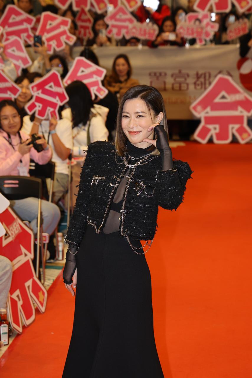 佘詩曼穿得性感。 佘詩曼穿得性感。