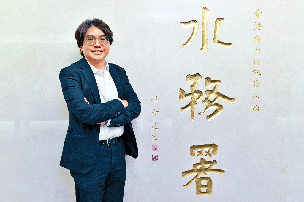 水務署署長黃恩諾表示，水務經營帳目成本收回率跌至歷史新低，需及時調整水費。