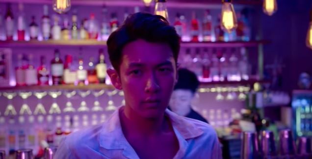 扮演男同志，外型十分適合。