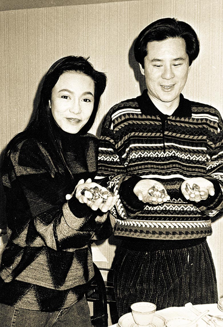 鄭裕玲與甘國亮在80年代曾相戀10年，可惜戀情最後未能開花結果。