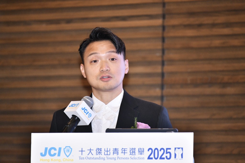 香港殘疾人士羽毛球隊總教練、前羽毛球港隊代表陳仁傑。盧江球攝
