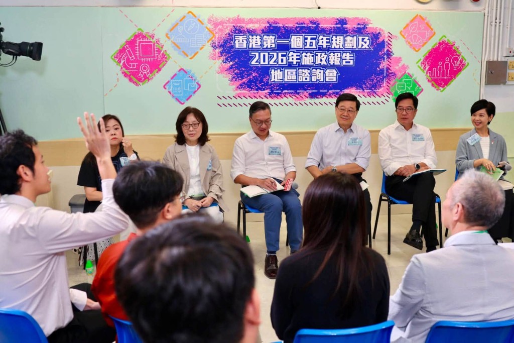 會上不少市民踴躍發言。李家超fb 會上不少市民踴躍發言。李家超fb