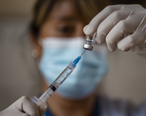 智利進行新冠疫苗接種計畫當中高達86.9%是打科興疫苗。AP