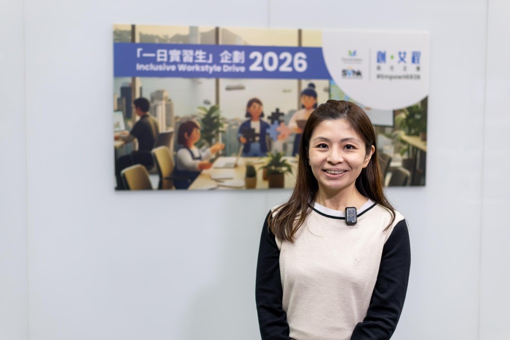 離開職場8年的阮女士，去年在「一日實習生」活動後獲配對，讓她同時發掘不同新路向，現兼任小學入校AI課程助教，並參與項目協調工作。