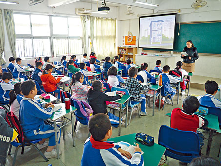 教育局近日與本地辦團接洽,構思大灣區開辦港人學校的方案。圖為深圳的港人子弟學校。