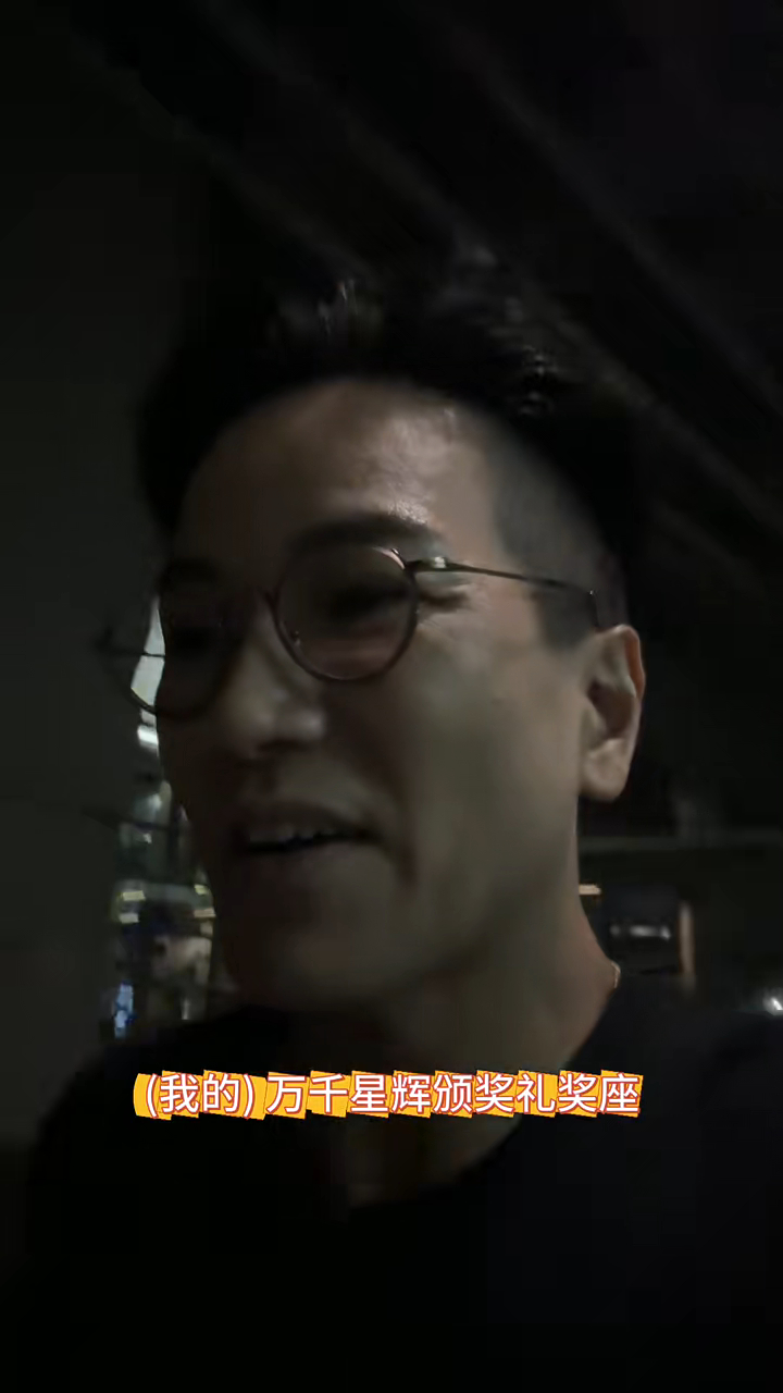 區永權怕得口窒窒。 區永權怕得口窒窒。