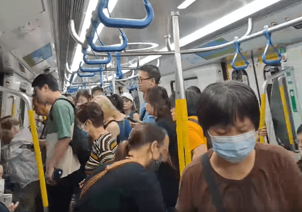 乘客需要落车离去。fb：香港突发事故报料区及讨论区