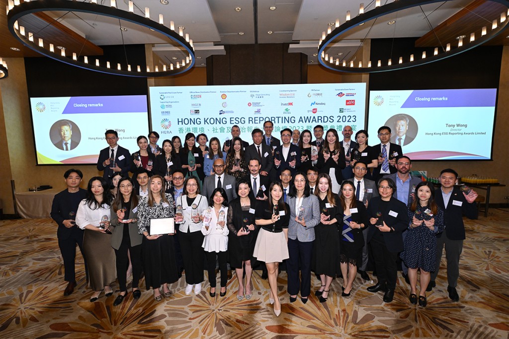 恒隆于2023年香港ESG报告大奖中获颁「卓越环境成效奖 — 大奖」，以及「最佳 ESG 报告奖 — 大市值 — 嘉许奖」和「卓越 碳中和奖 — 嘉许奖」。