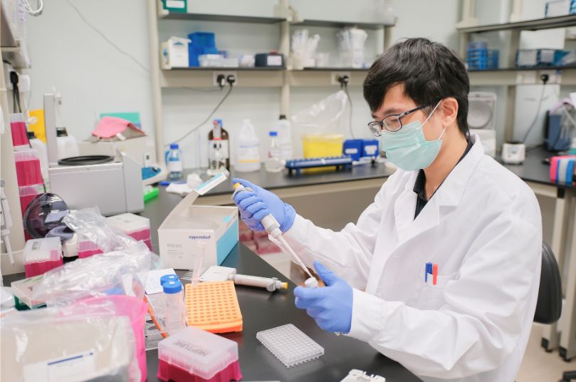 過過大學生參加實習計畫，於本地生物科技公司進行實習。